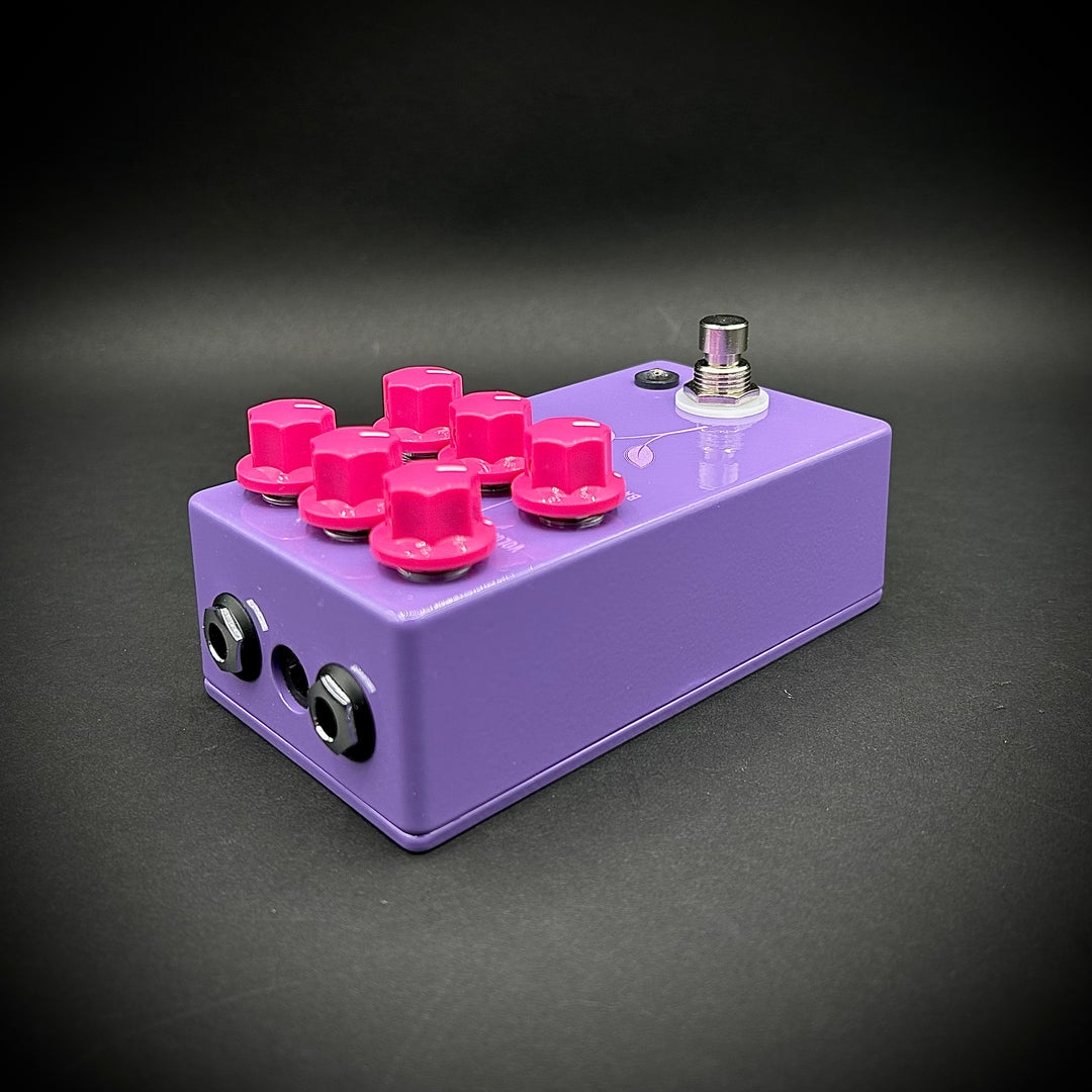 JHS Pedals Violet Lari Basilio Signature Distortion - Purple JHS Pedals Violet Lari Basilio Signature Distortion - Purple