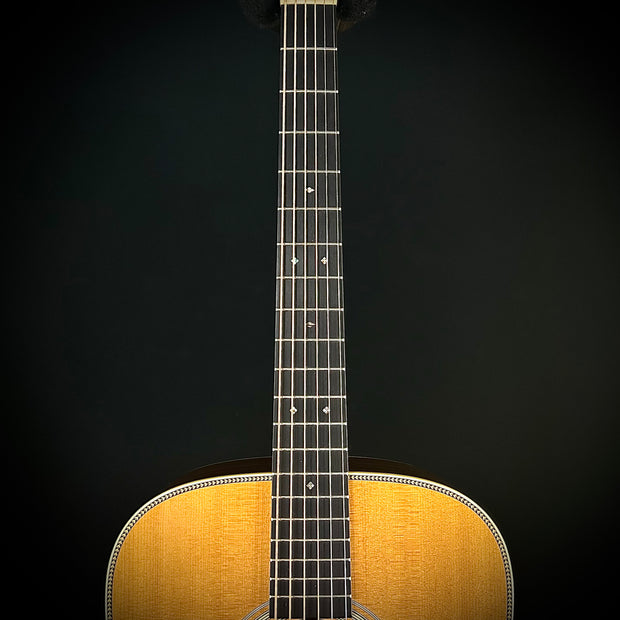 Martin 2011 HD-28V (USED)