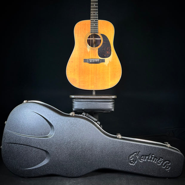 Martin D-28 - Street Legend