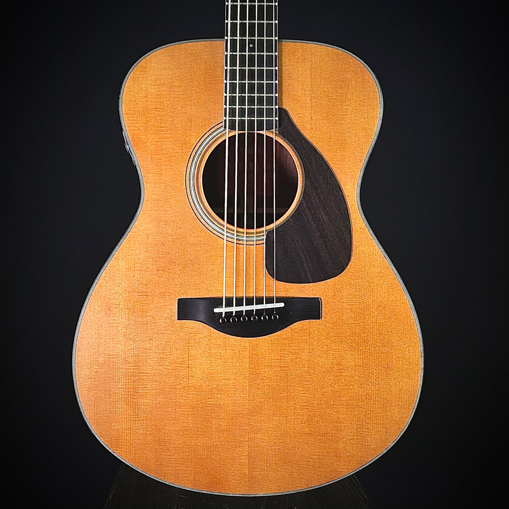 Yamaha red discount label acoustic guitar