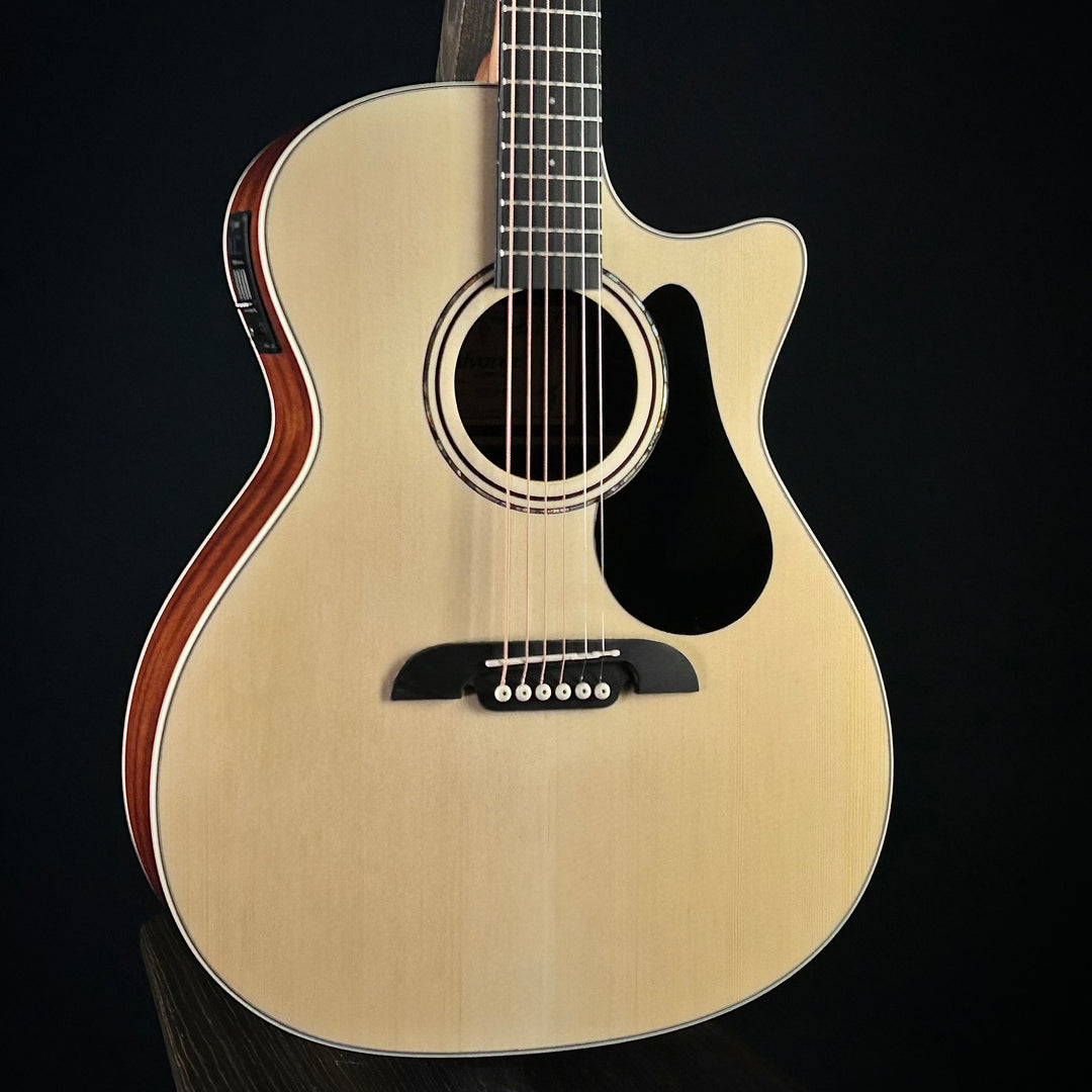 Alvarez Grand Auditorium Regent RG26CE-DELUXE
