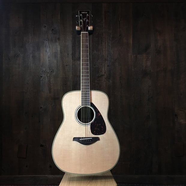 Yamaha FG830