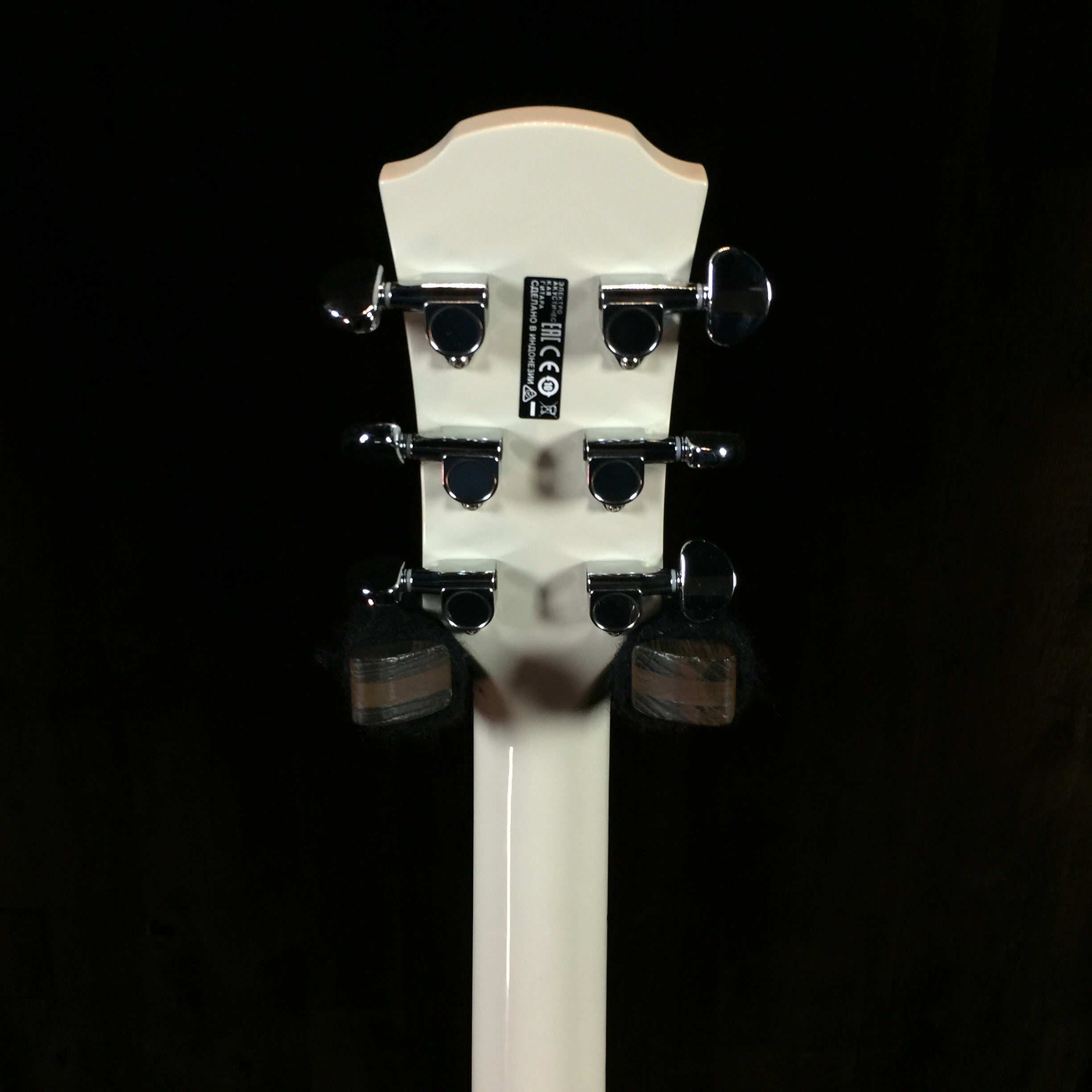 Yamaha APX600 Vintage White – Music Villa MT