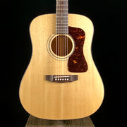 Guild D-40 Traditional - Natural