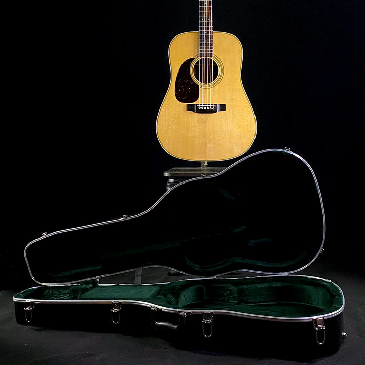 Martin D-28 Lefty