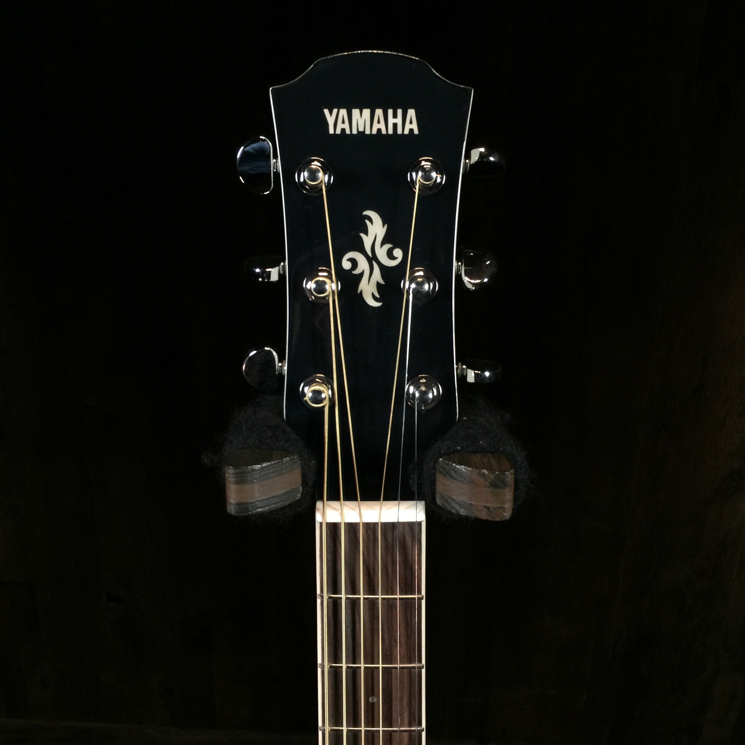 Yamaha APX600 Vintage White – Music Villa MT