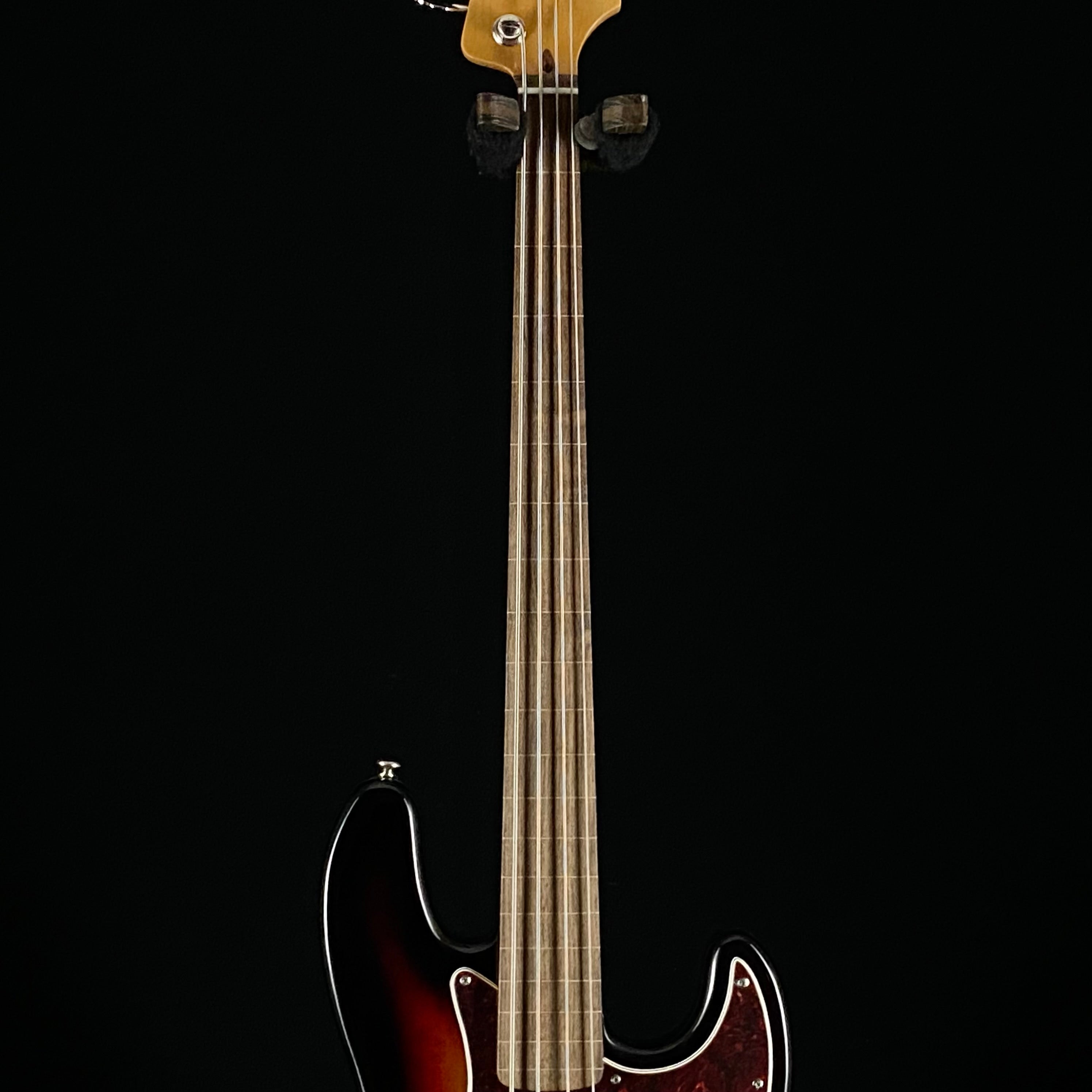 Amazon.com: Squier Classic Vibe 60s Jazz Bass, 3-Color
