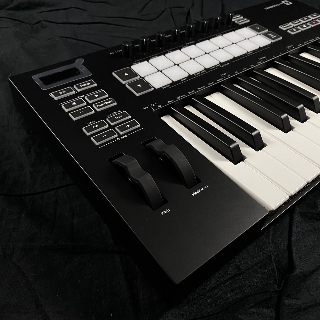Novation Launchkey 25 Midi Controller – Music Villa MT